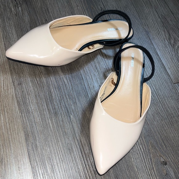 Express slip on pointed toe Flats with elastic band on the back, beige EUC - Picture 13 of 13